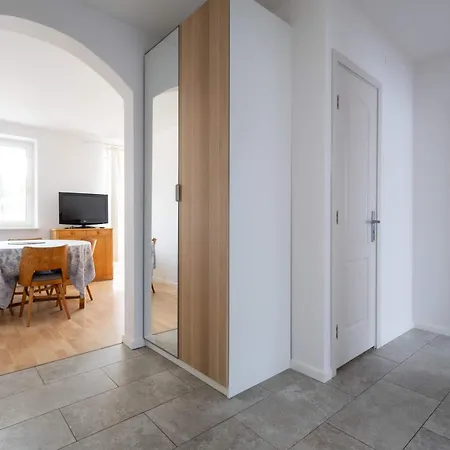 Apartment Spacious With Garden In The Tri-city By Renters