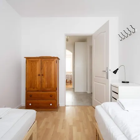 Spacious With Garden In The Tri-city By Renters Διαμέρισμα *