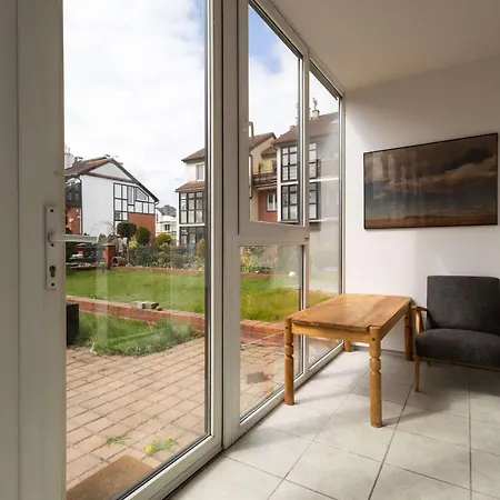 Spacious With Garden In The Tri-city By Renters Apartment *